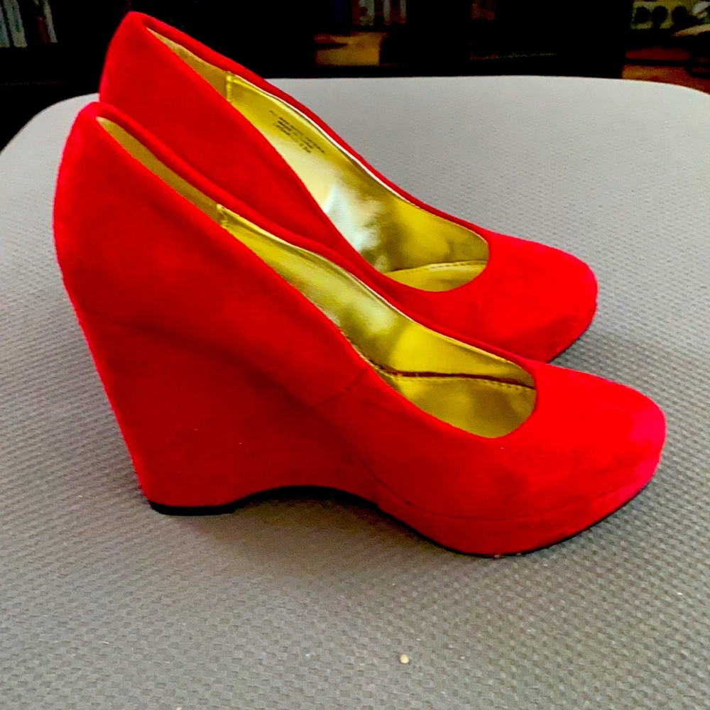 Heels - Picture 2 of 4